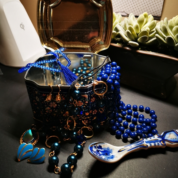 Lot of Jewelry, Trinket Dish, and Trinket ~ 8 Pieces ~ I'm Blue - Picture 14 of 16